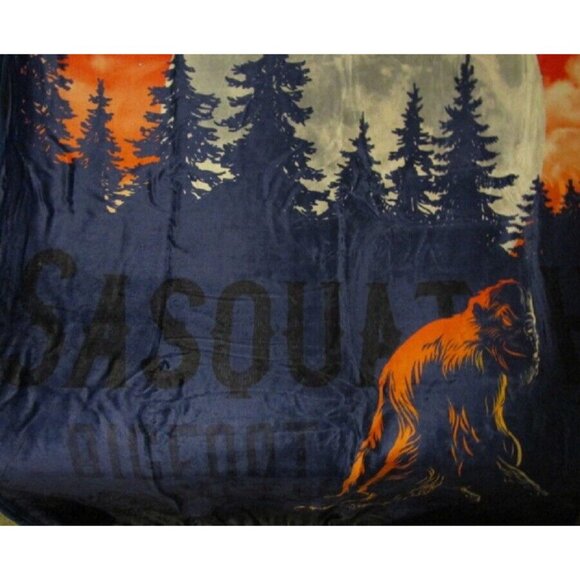 New Sasquatch Big Foot Plush Fleece Throw Gift Blanket Sherpa Full Moon Red Sky - Picture 3 of 4